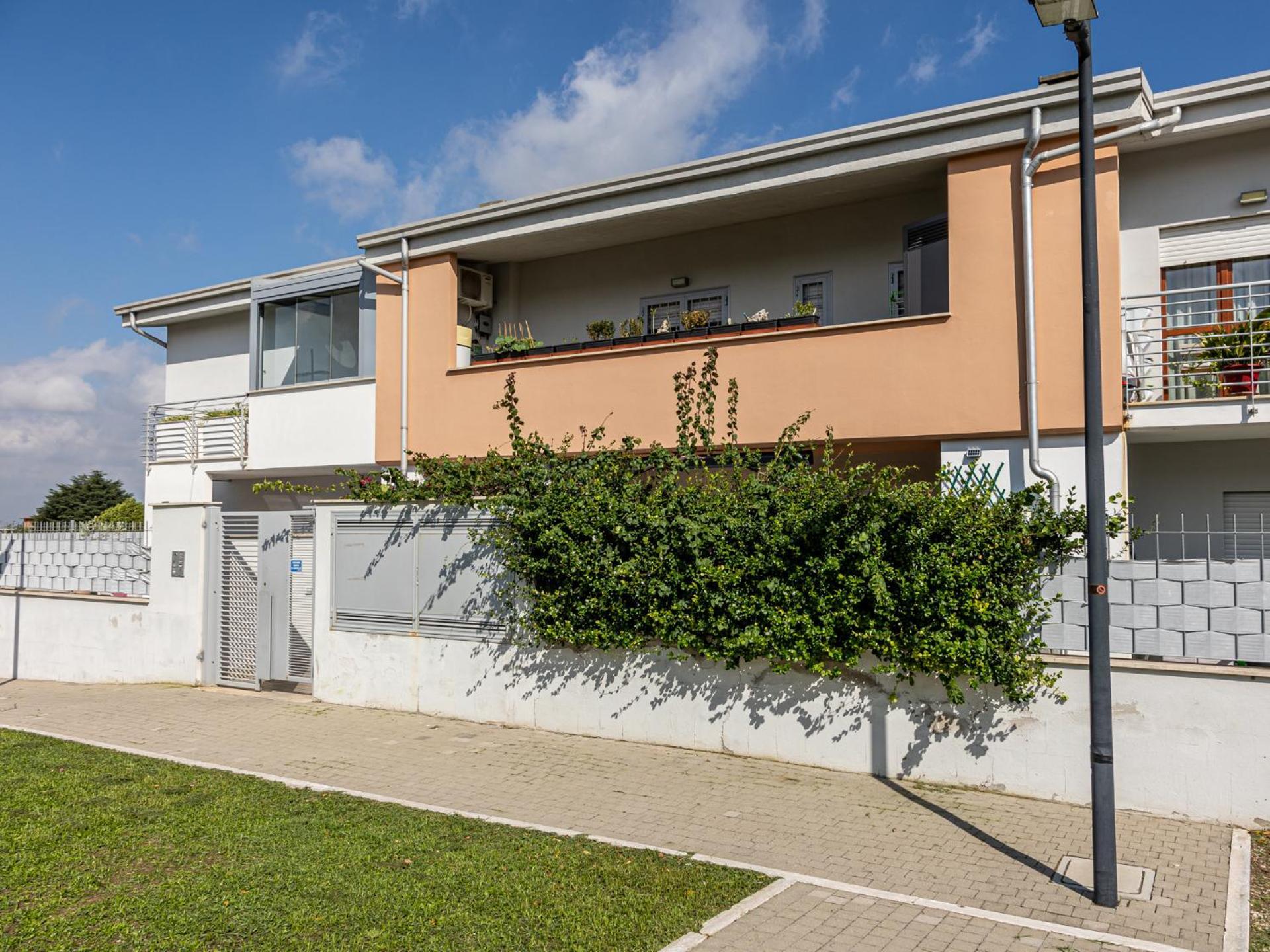 Mrb Real Estate - Maison Ludovica - Monolocale Moderno Con Giardino Frattocchie Esterno foto